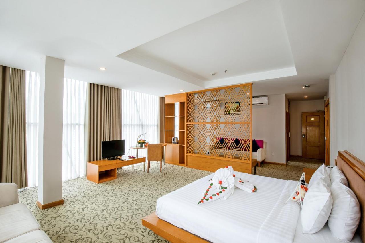 Ttc Hotel Deluxe Airport Хошимин Экстерьер фото