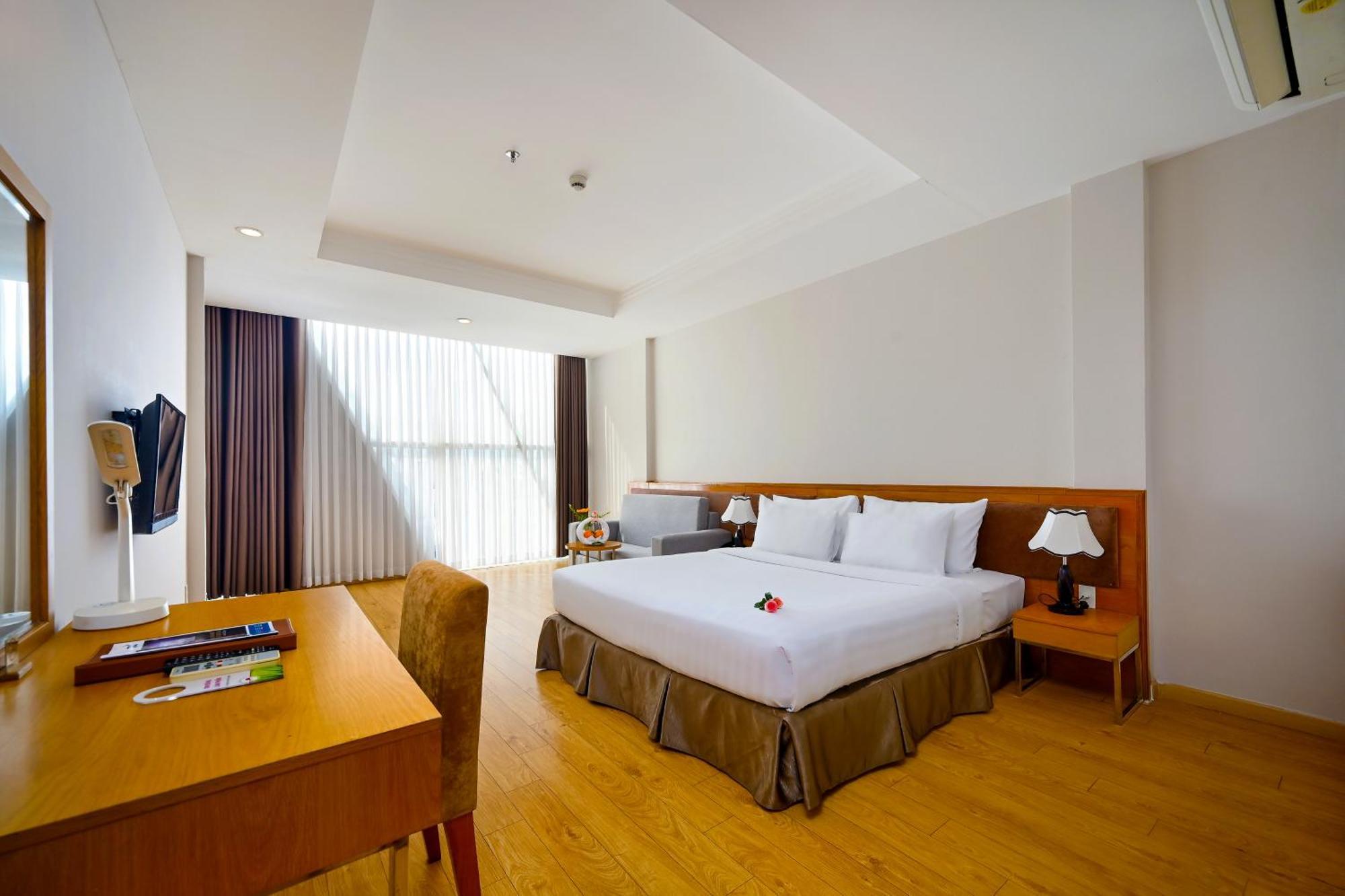 Ttc Hotel Deluxe Airport Хошимин Экстерьер фото
