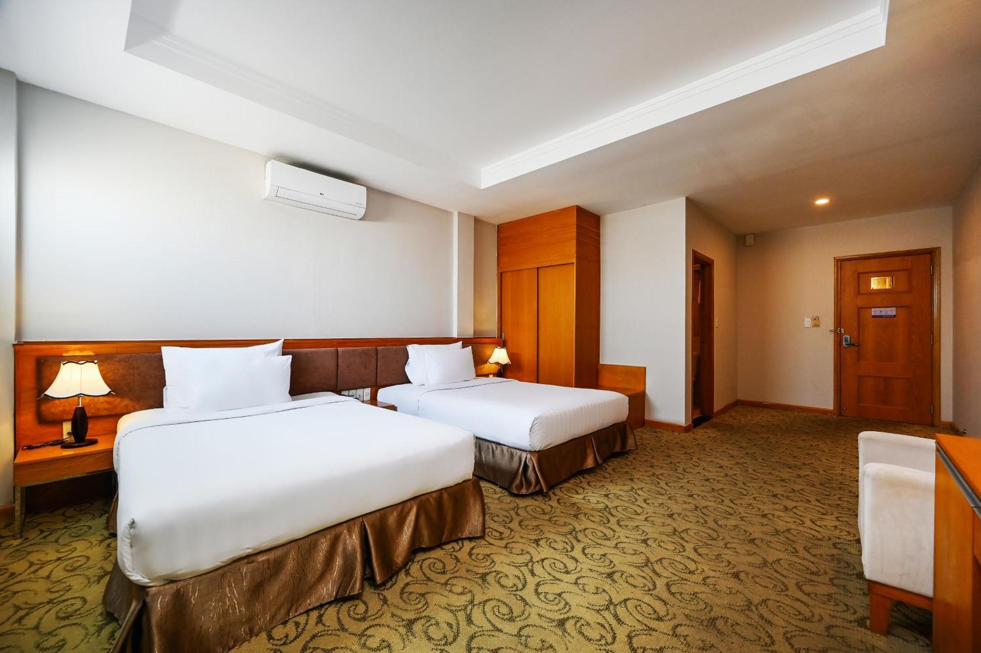 Ttc Hotel Deluxe Airport Хошимин Экстерьер фото