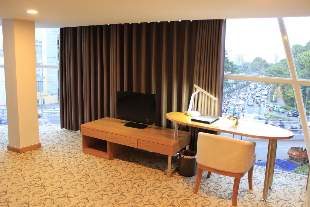Ttc Hotel Deluxe Airport Хошимин Экстерьер фото